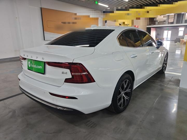 S60 2026 B4 Luxury photo 4