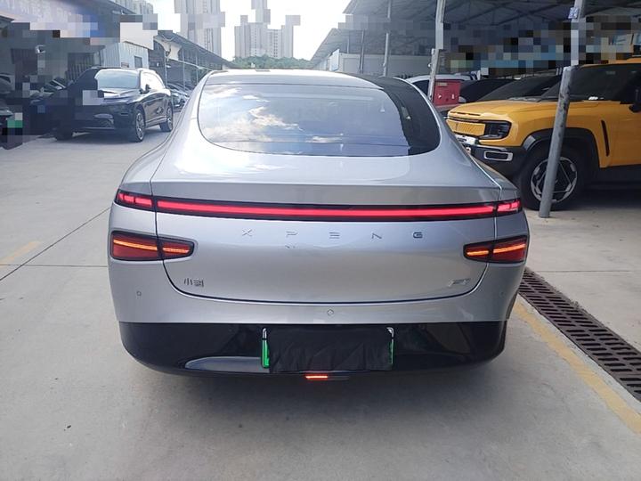 P7 2023 P7i 702 Pro photo 3