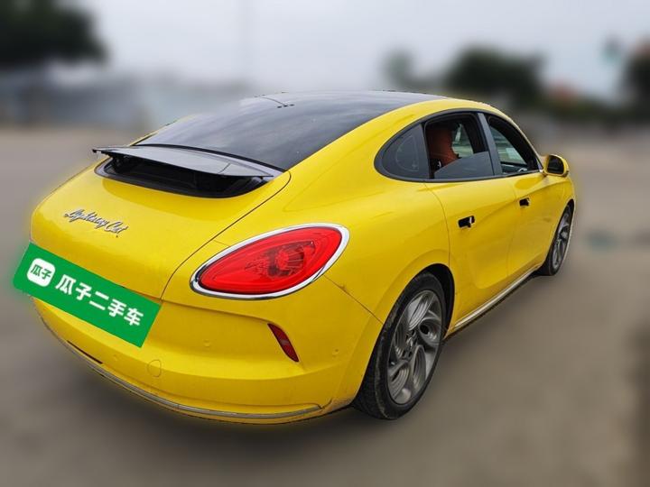 2022 555km Premium photo 6