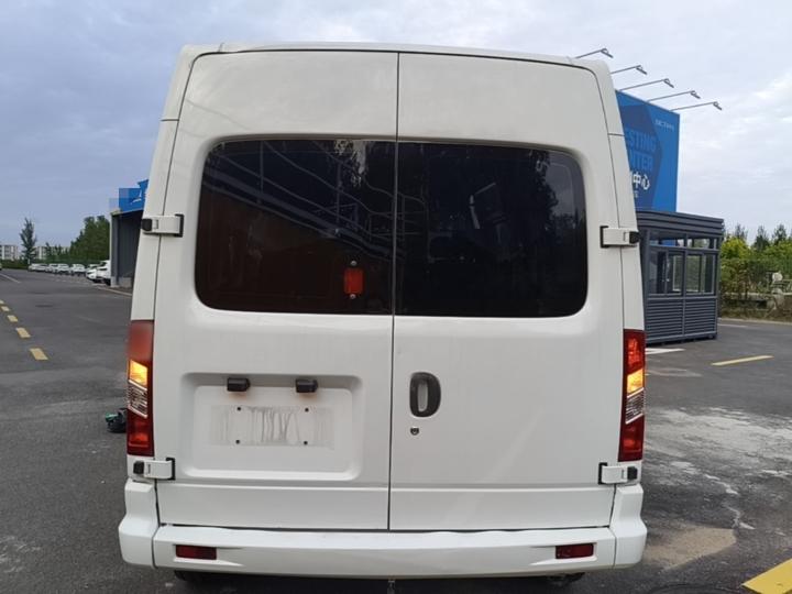 MAXUS V80 2021 2.0T MT Classic Long Wheelbase 6/7/8/9-Seater photo 3