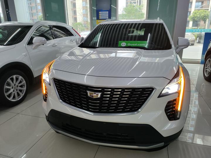 XT4 2018 28T RWD Leading photo 2