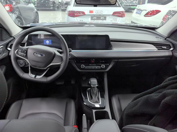 Escort 2021 1.5L AT photo 5