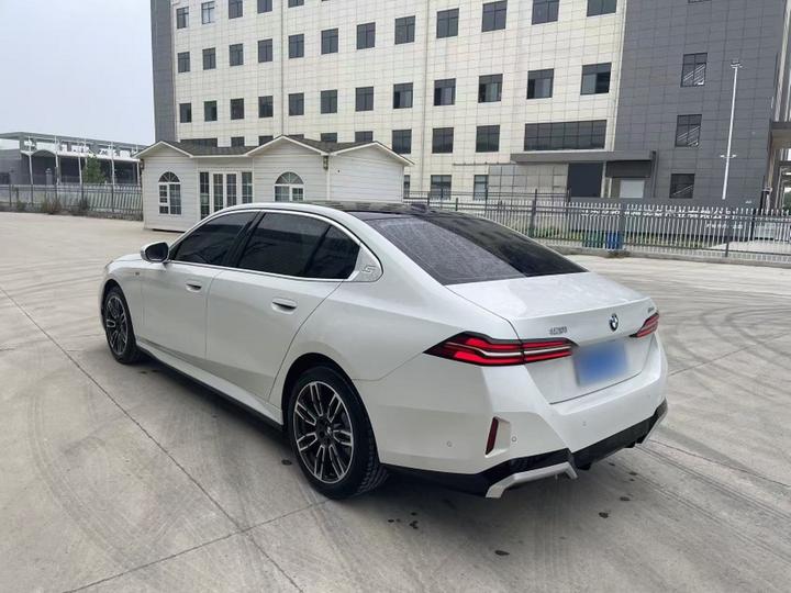 5 Series 2024 525Li M Sport Package photo 4