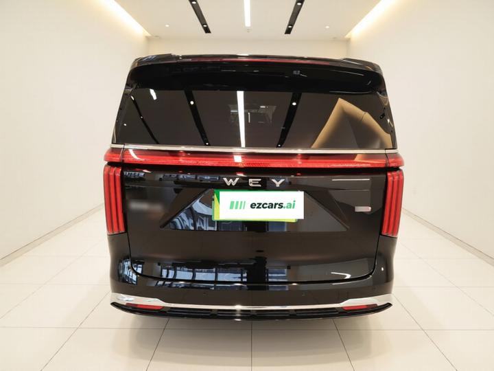 2025 AWD 8 photo 5