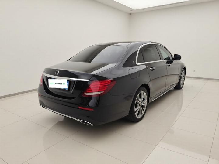 E-Class 2020 E 300 L Sport Luxury photo 6