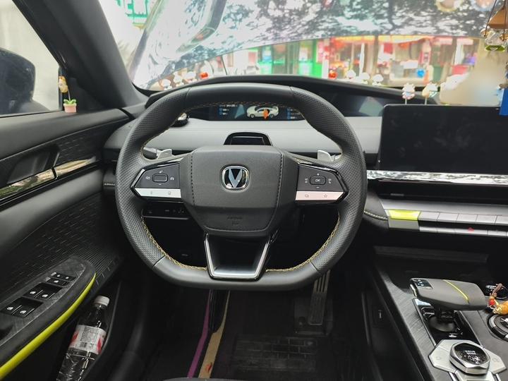UNI-V 2022 1.5T Sport photo 3