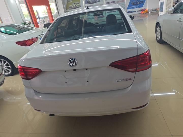 Lavida 2017 1.6L AT photo 3