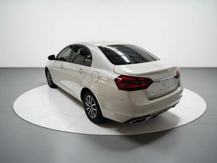 Emgrand 2019 1.5L CVT Luxury China VI photo 4