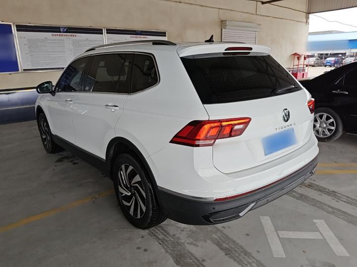 Tiguan L 2024 300TSI AT RWD photo 4