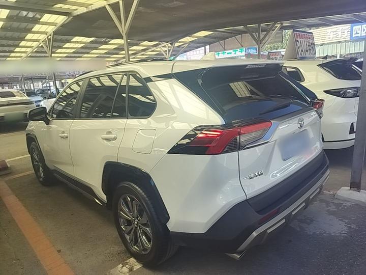 RAV4 2024 2.0L CVT RWD Plus photo 4