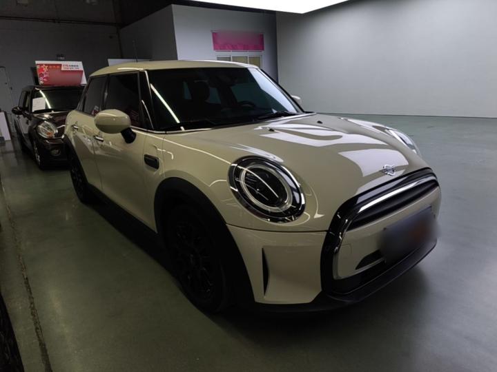 2022 1.5T ONE 5-Door PLUS photo 3