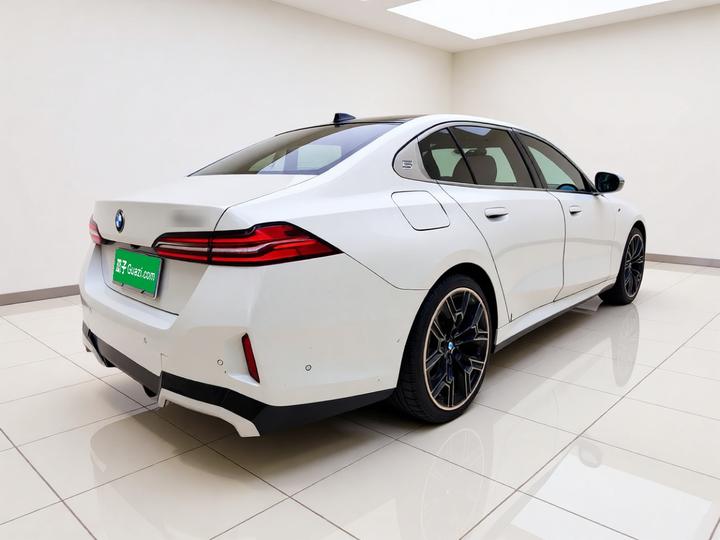 5 Series 2024 530Li Exclusive M Sport Package photo 6