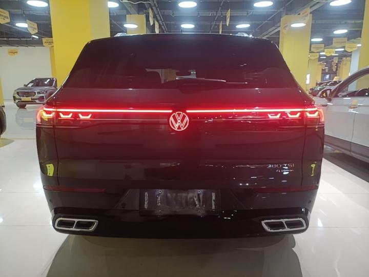 2023 380TSI AWD R-Line photo 3
