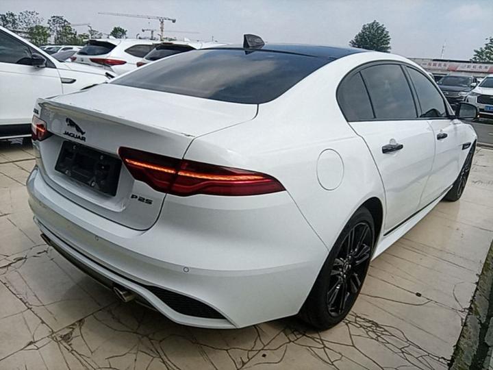 XEL 2024 2.0T 250PS R-DYNAMIC S Sport photo 4