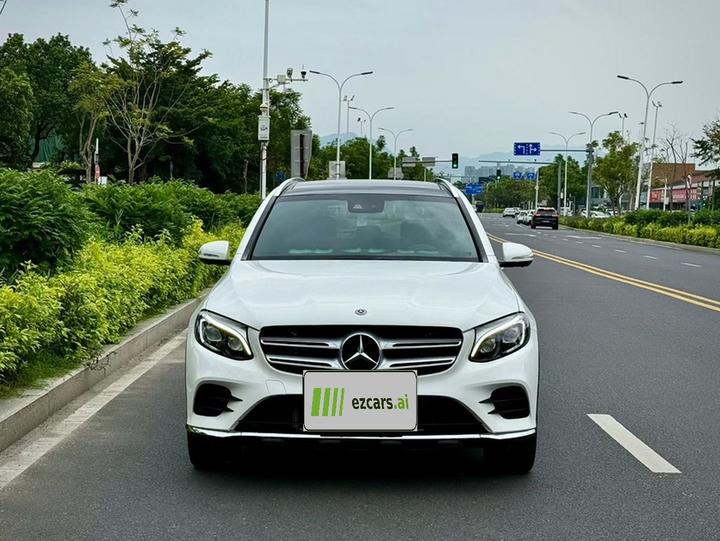 GLC 2018 GLC 300 4MATIC Dynamic photo 4