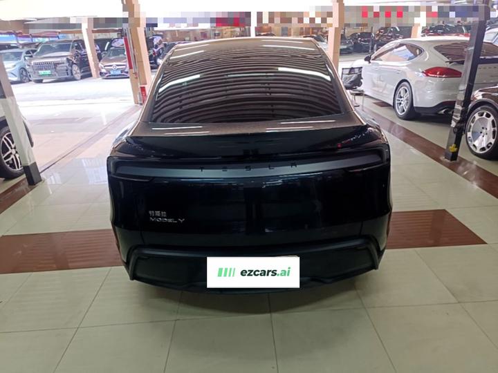 Model Y 2025 RWD photo 3