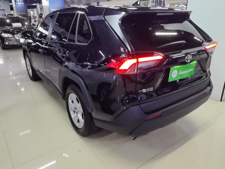 RAV4 2023 2.0L CVT RWD photo 4