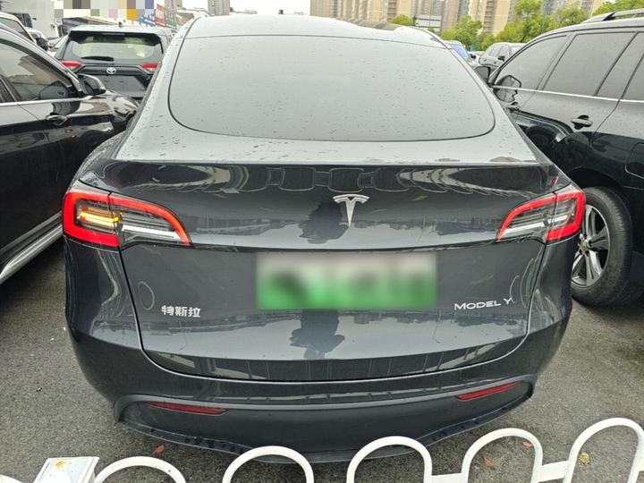 Model Y 2024 RWD photo 3