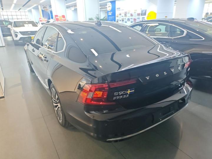 S90 2025 B5 Luxury photo 4