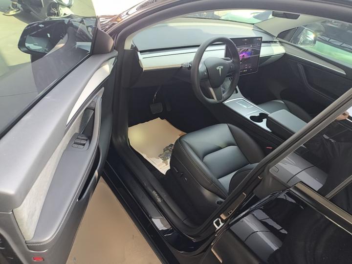 Model Y 2023 RWD photo 3