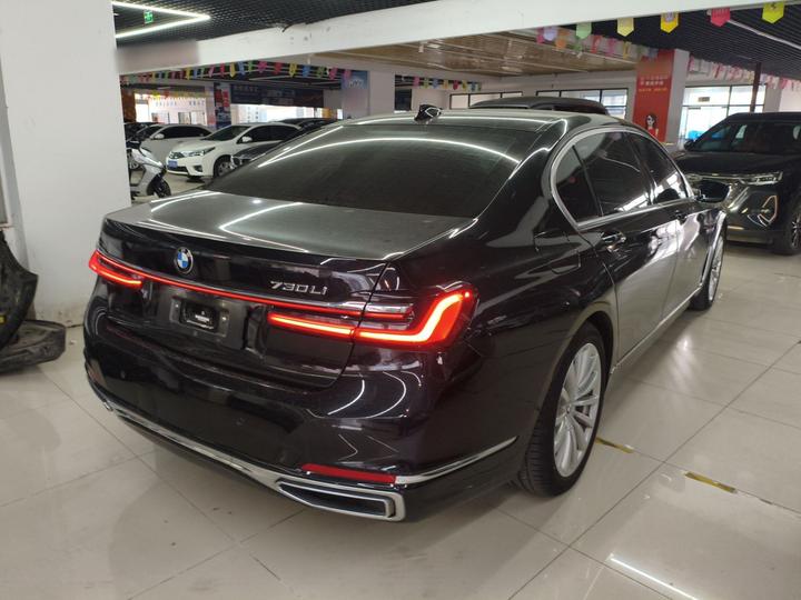 7 Series 2021 730Li Luxury photo 4