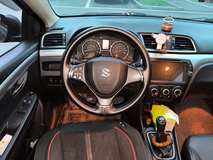 2015 1.6L MT photo 7