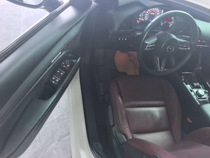 3 Axela 2023 2.0L AT photo 5