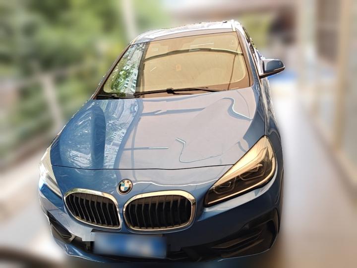 2 Series Wagon 2019 218i Leading photo 2