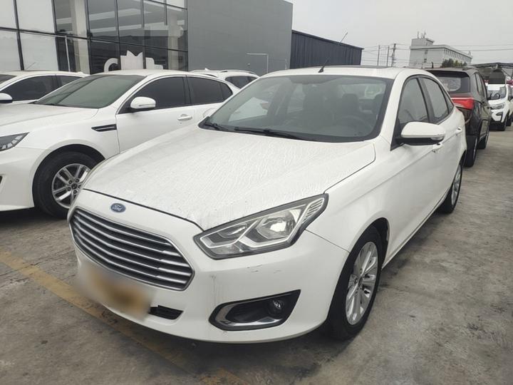 Escort 2015 1.5L MT Fashion