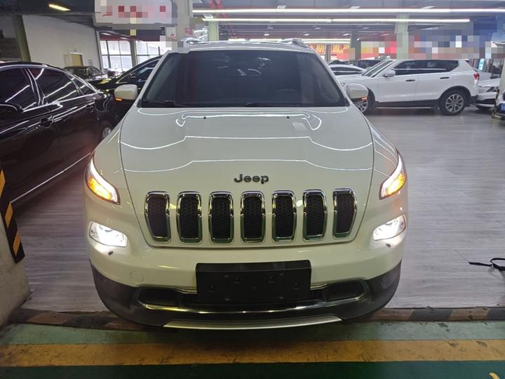 Cherokee 2020 2.0L RWD Classic Sport photo 2
