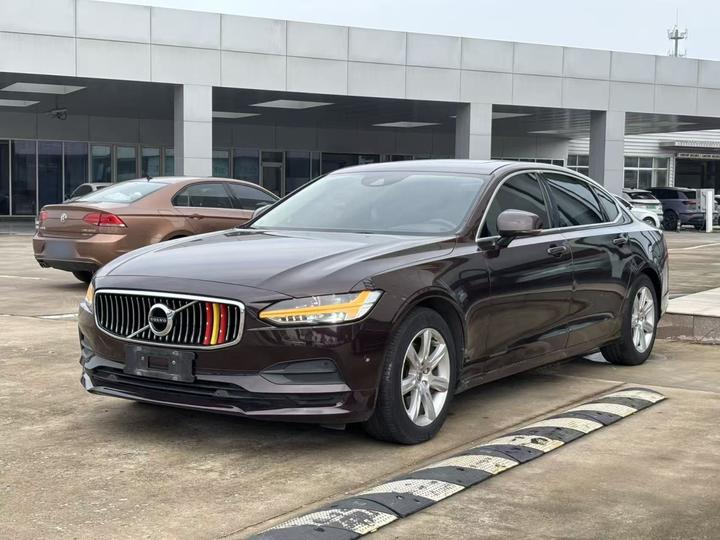 S90 2018 T4