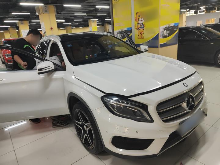 GLA 2015 GLA 220 4MATIC Luxury photo 3