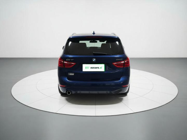2 Series Wagon 2019 220i Leading photo 5