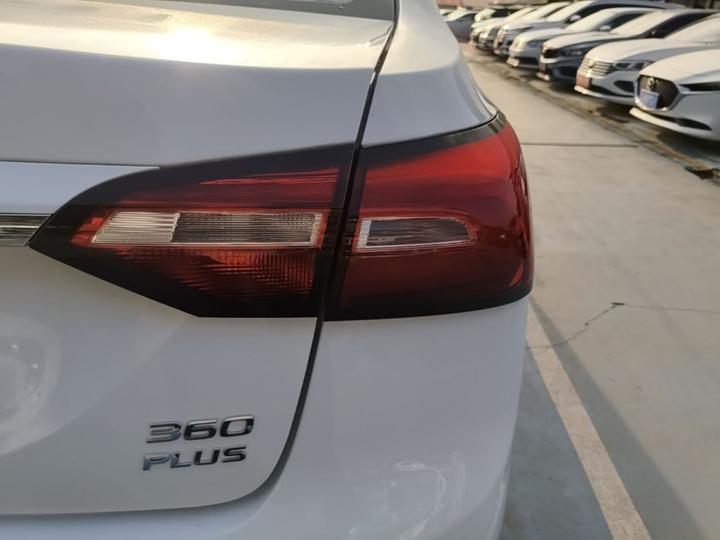360 2018 PLUS 1.5L AT Luxury photo 7