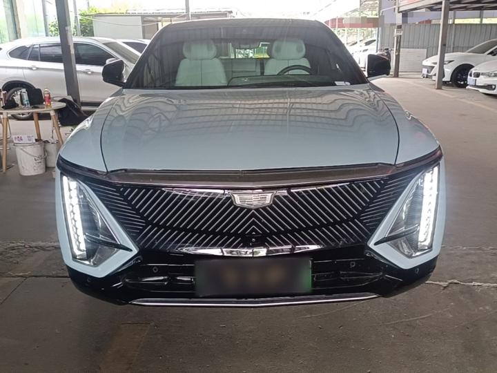 IQ 2022 RWD Long Range Luxury photo 2