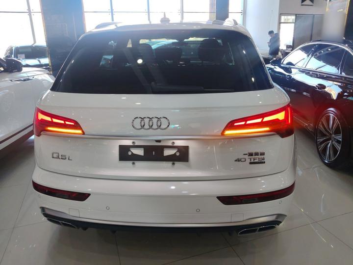 Q5L 2021 40 TFSI Luxury Dynamic photo 3