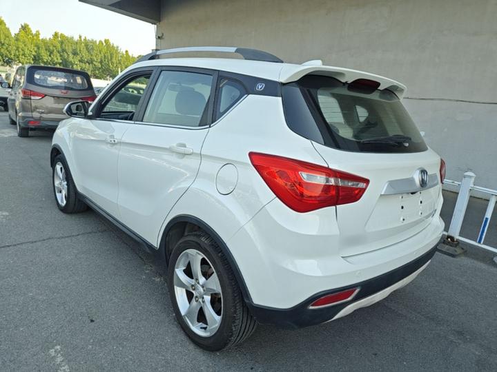 CS35 2017 1.6L AT Premium photo 4