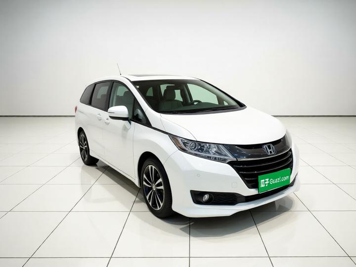 Odyssey 2015 Facelift 2.4L Luxury photo 3