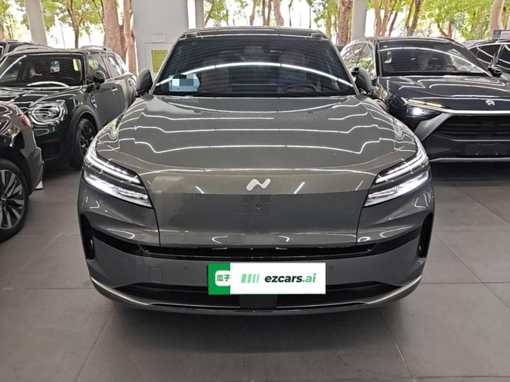 L90 2025 Ultra 6-Seater 60 photo 2