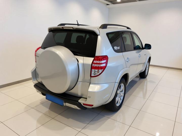 RAV4 2011 2.4L AT AWD Luxury photo 6