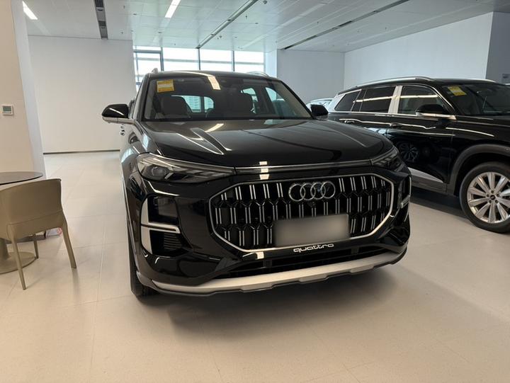 Q6 2024 45 TFSI quattro 6-Seater photo 3