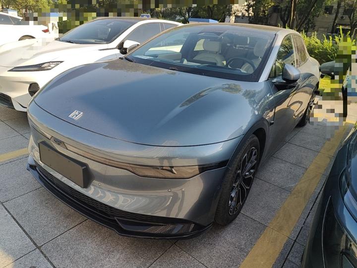 007 2024 RWD 75kWh
