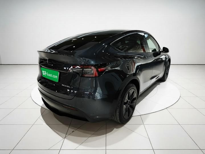 Model Y 2024 RWD photo 4