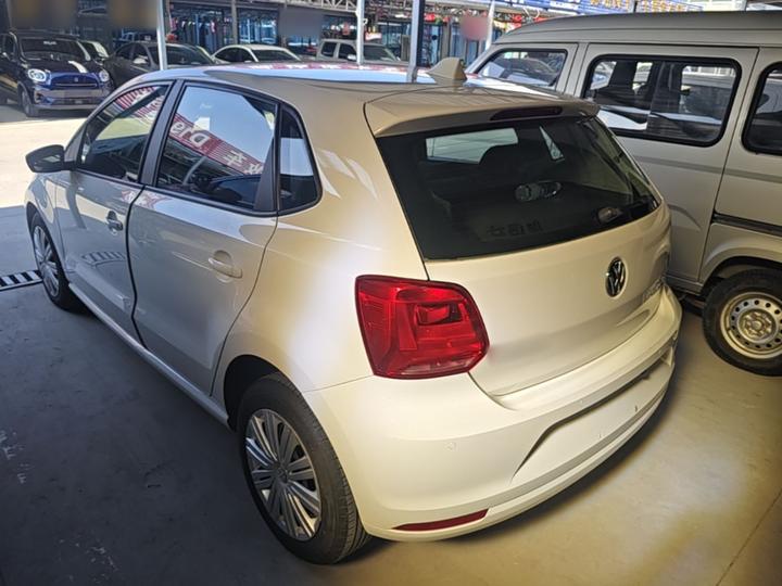 Polo 2016 1.6L AT Comfort photo 4