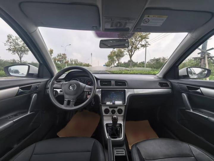 Lavida 2013 Facelift Classic 1.6L MT Comfort photo 8