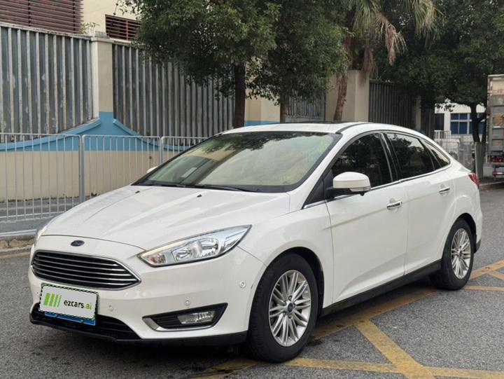 Focus 2015 Sedan EcoBoost 180 AT Flagship