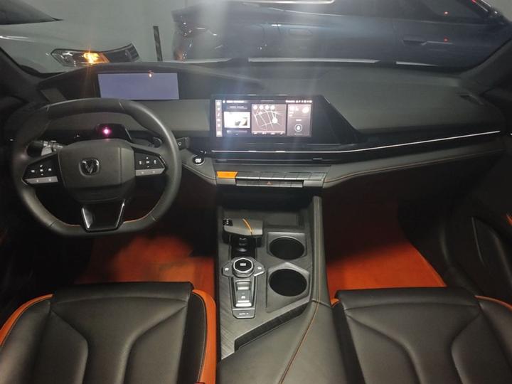 UNI-V 2023 1.5T Premium photo 6