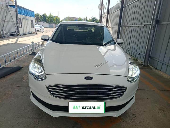 Escort 2019 1.5L MT photo 2