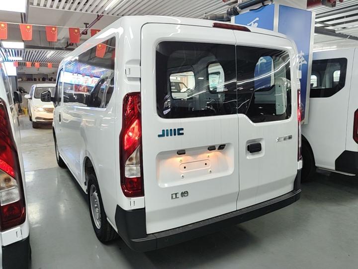 E 2025 41.86kwh Short Wheelbase photo 4