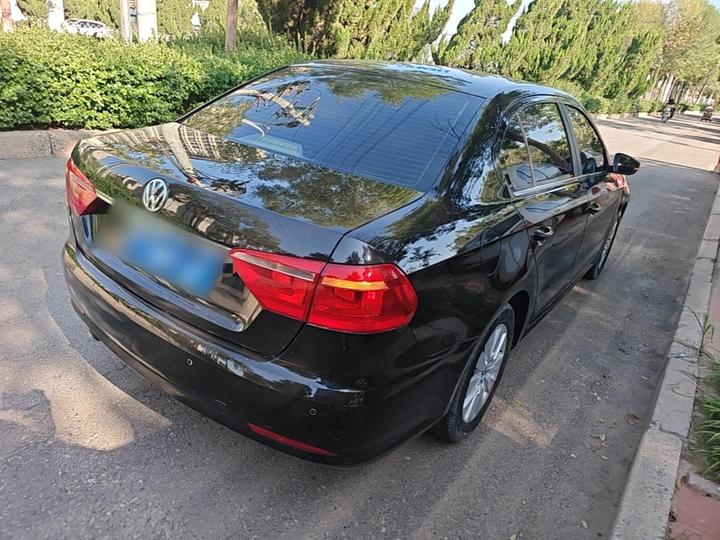 Lavida 2013 Facelift Classic 1.6L MT Comfort photo 4
